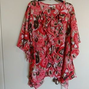 Stunning ruffled Cato blouse 18/20 will fit 22/24!